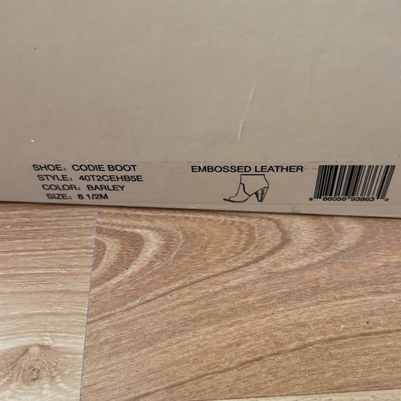 Michael Kors Codie toe out Boot - Picture 4 of 10